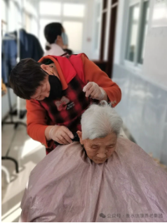 爱系于发，，，，，情系于剪，，，，，一推一剪皆是爱