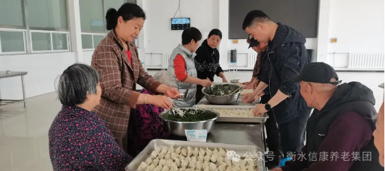 浓浓饺子香，，，，，，情暖老人心